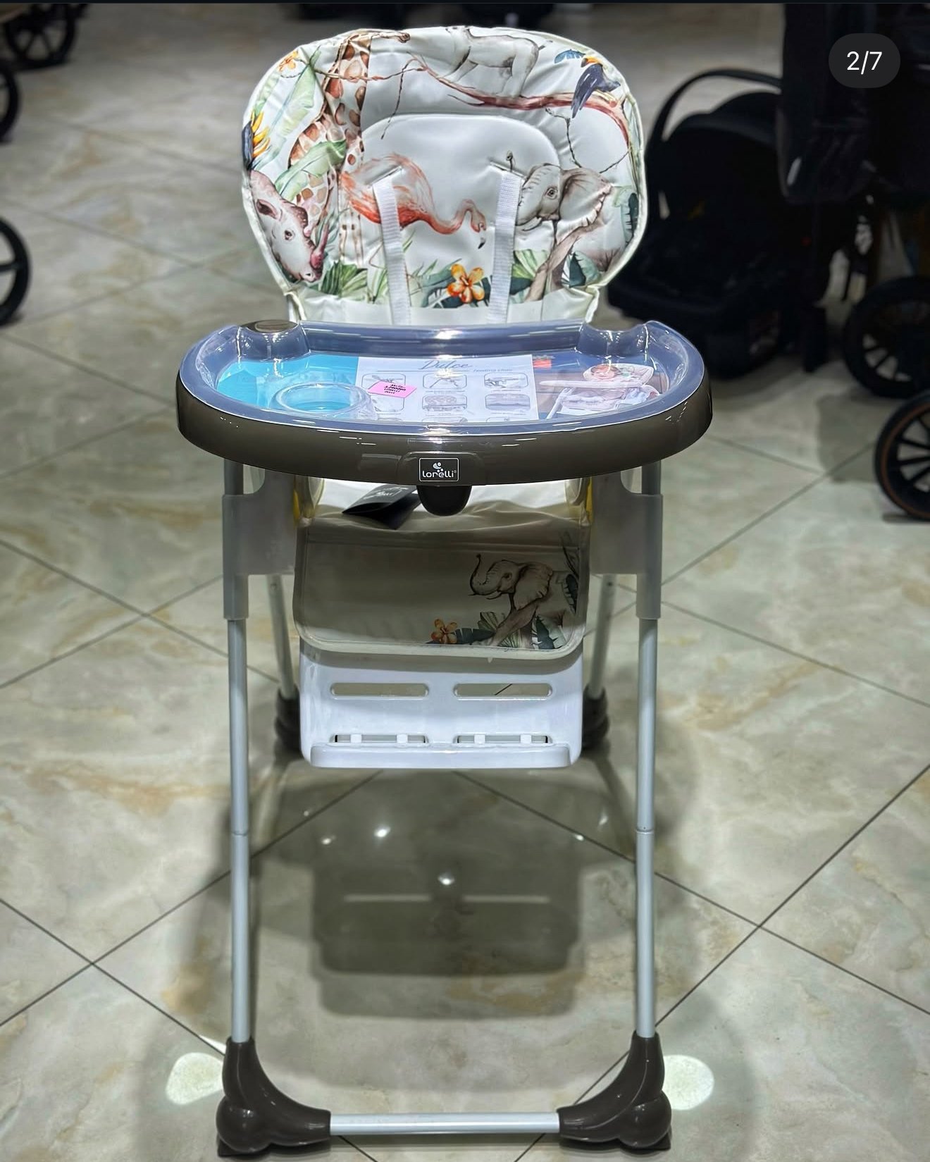 Height adjustable baby feeding chair Height adjustable baby feeding chair