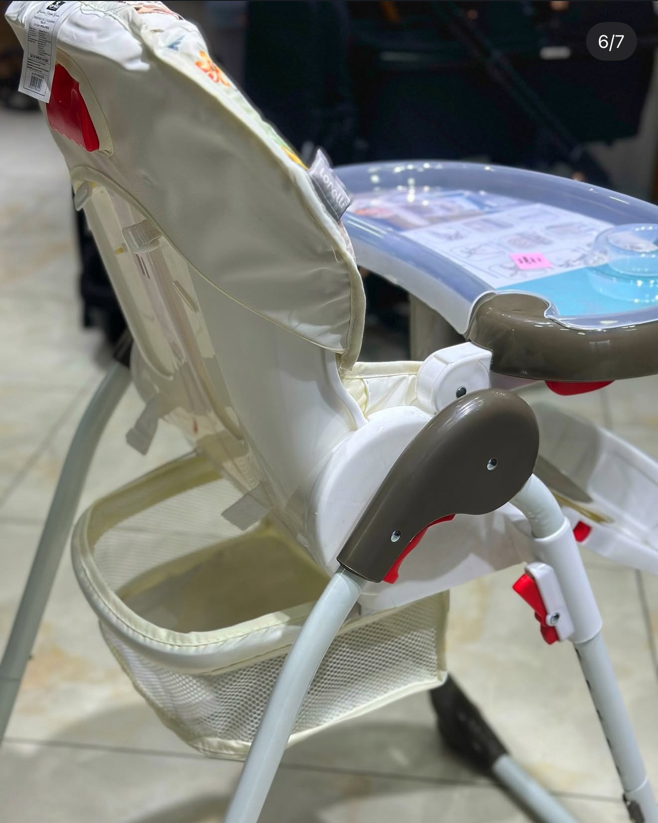 Height adjustable baby feeding chair Height adjustable baby feeding chair