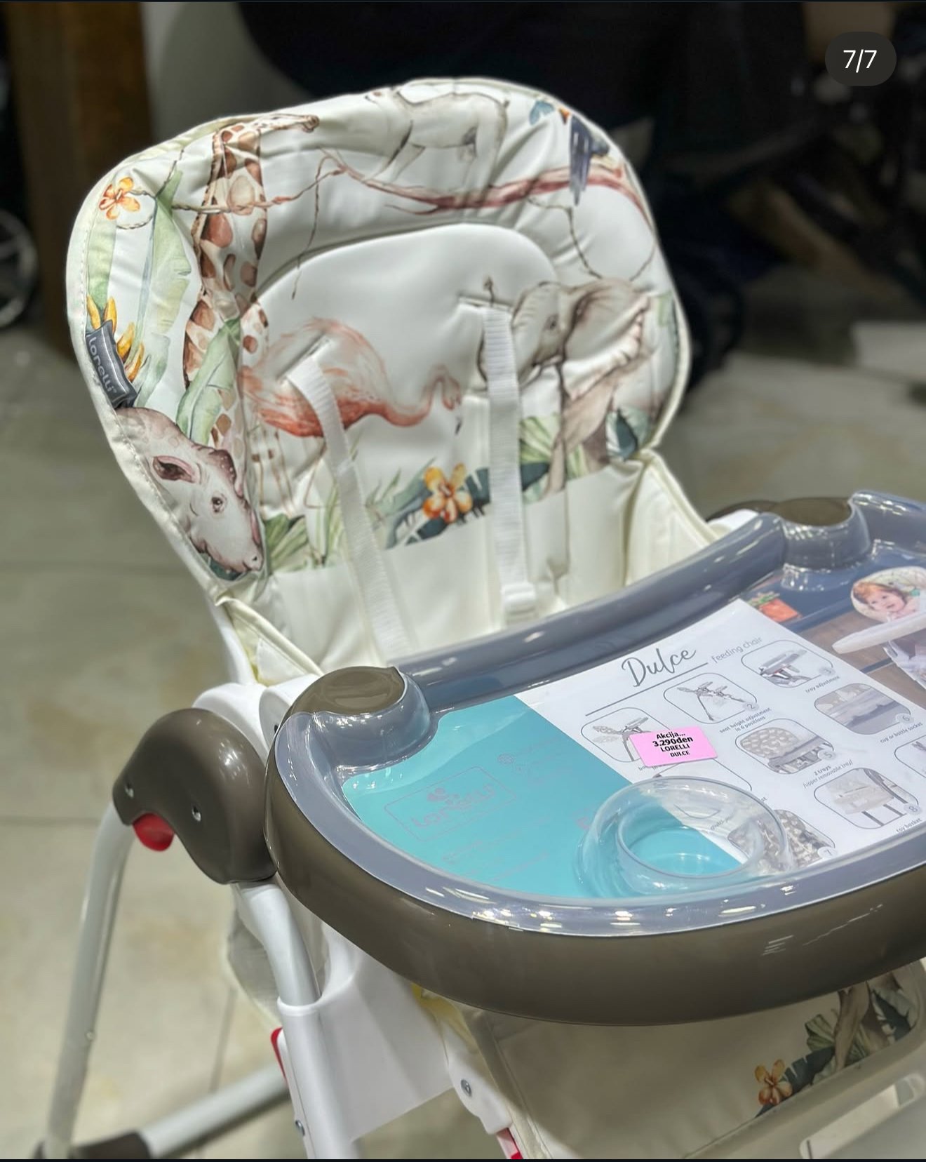 Height adjustable baby feeding chair Height adjustable baby feeding chair