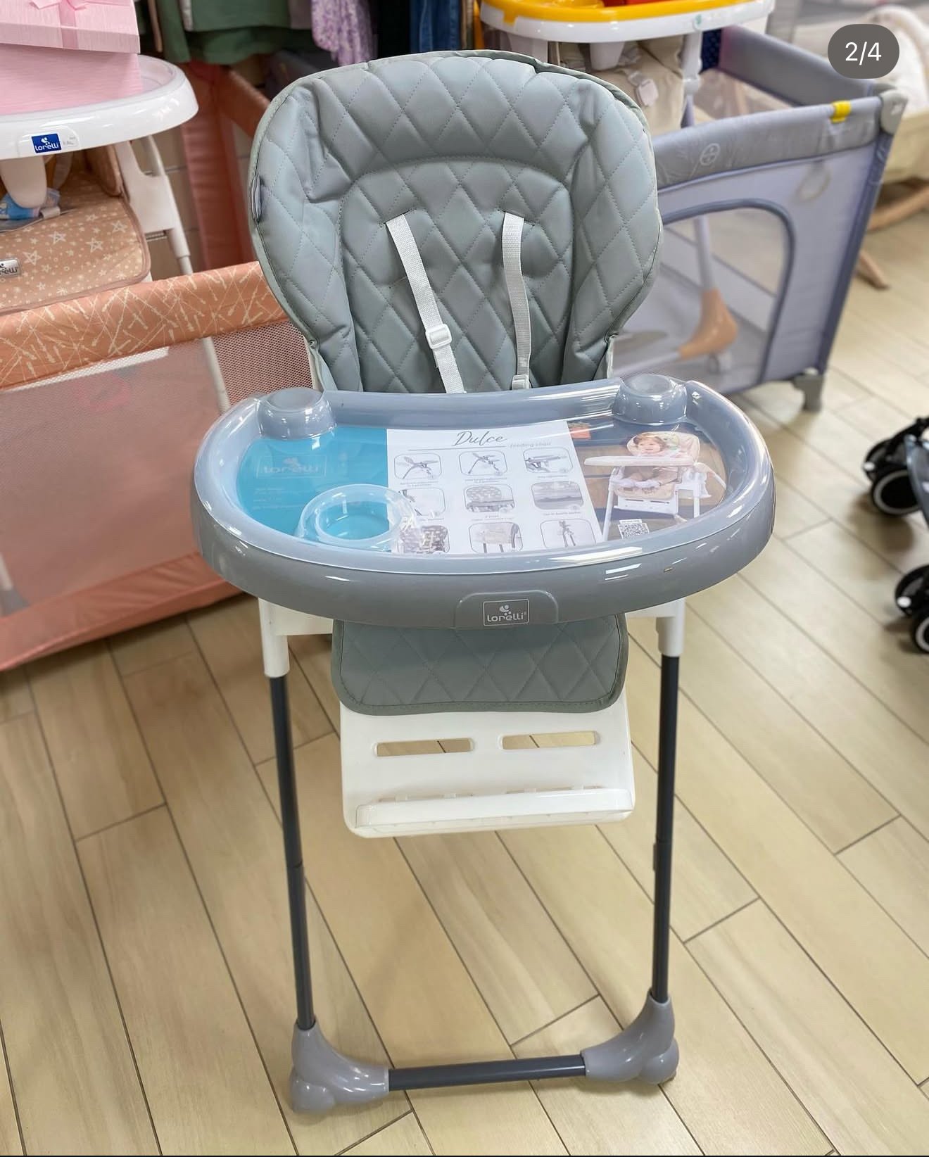 Height adjustable baby feeding chair Height adjustable baby feeding chair