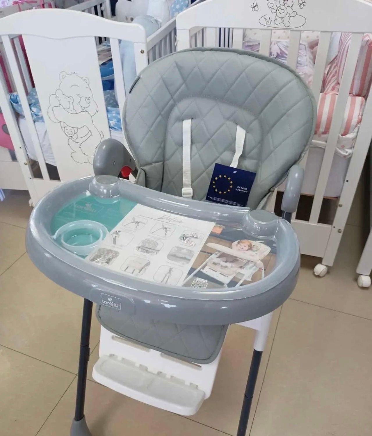 Height adjustable baby feeding chair Height adjustable baby feeding chair