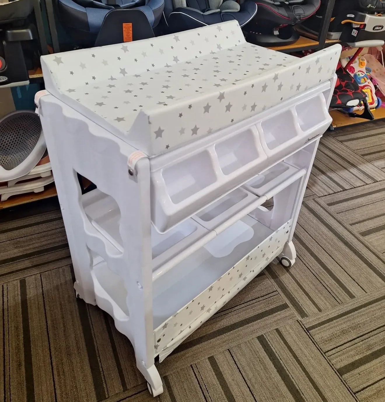 Baby Bath tub station with changing table and movable with lockable wheels Baby Bath tub station with changing table and movable with lockable wheels