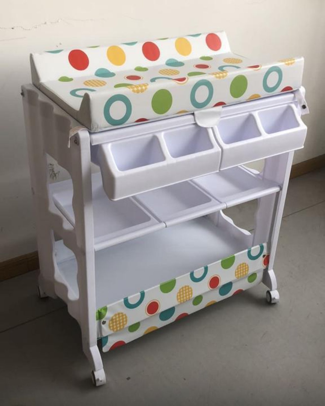 Baby Bath tub station with changing table and movable with lockable wheels Baby Bath tub station with changing table and movable with lockable wheels
