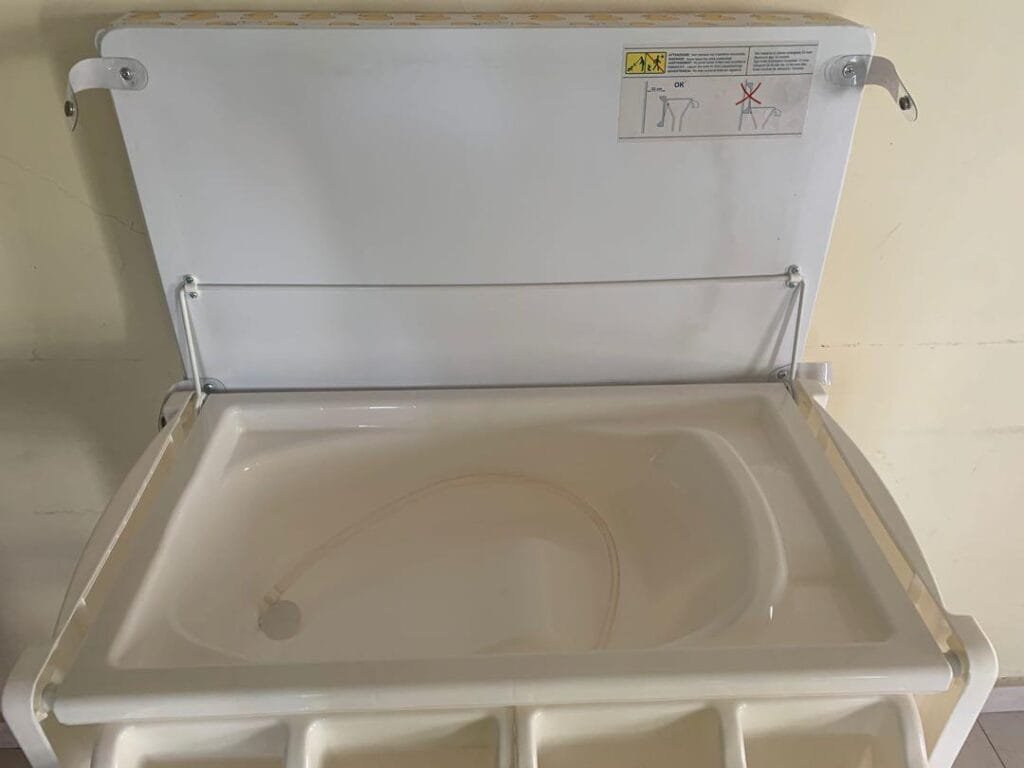 2 in 1 movable Baby Bath and Changing Station With storage compartment
