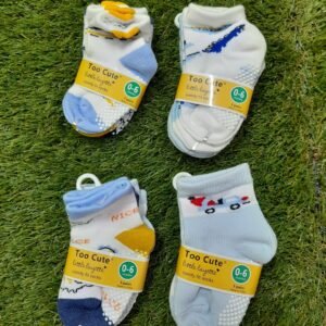 NEW 3 pair Anti Slip/Skid Socks 0-6 months