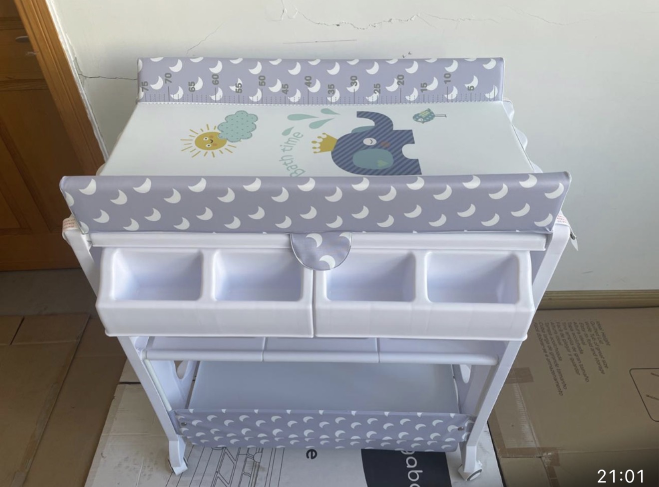 Baby Bath and Changing Station With storage compartment and wheels Baby Bath and Changing Station With storage compartment and wheels