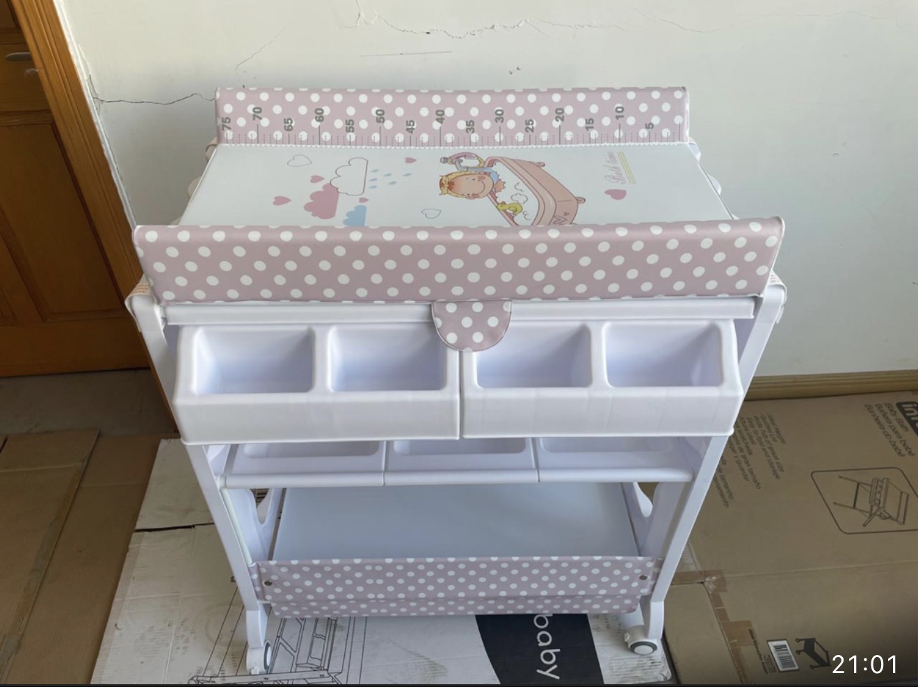 Baby Bath and Changing Station With storage compartment and wheels Baby Bath and Changing Station With storage compartment and wheels