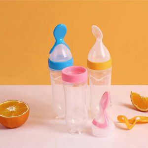 Silicone squeeze feeder for introducing purees