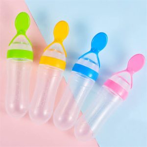 Silicone squeeze feeder for introducing purees
