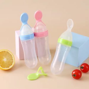 Silicone squeeze feeder for introducing purees