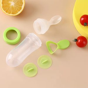 Silicone squeeze feeder for introducing purees
